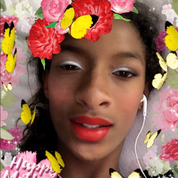 Meet your Posher, Daysi - Picture 2 of 2